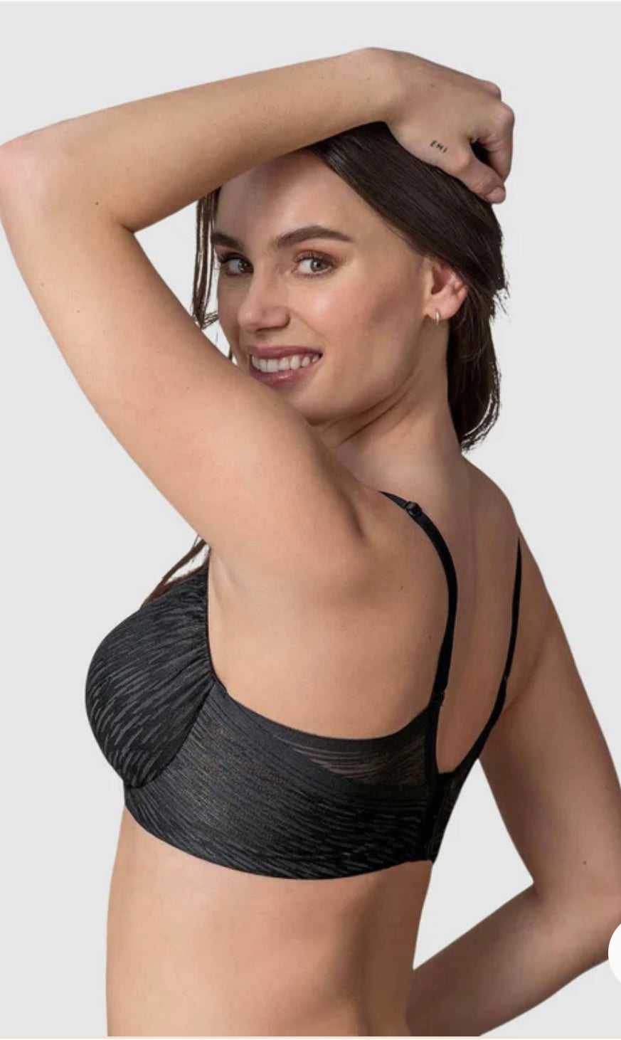 Leonisa SheerFit
Complete Coverage Smoothing Bra