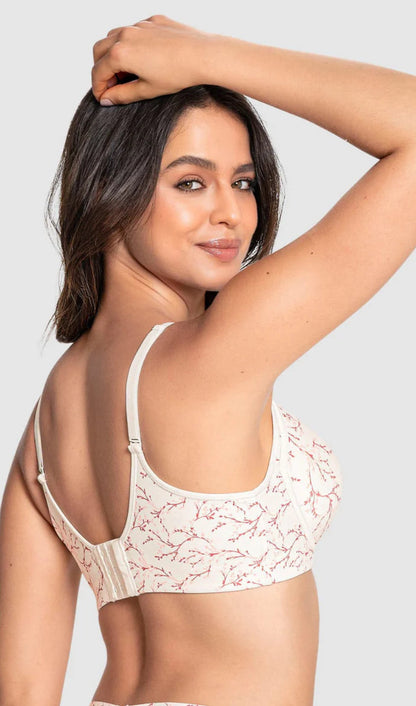 Bra with good coverage in neckline and back 
Maxi Support Bra 
Or more natural: 
Full Coverage Bra with Max Support 091086