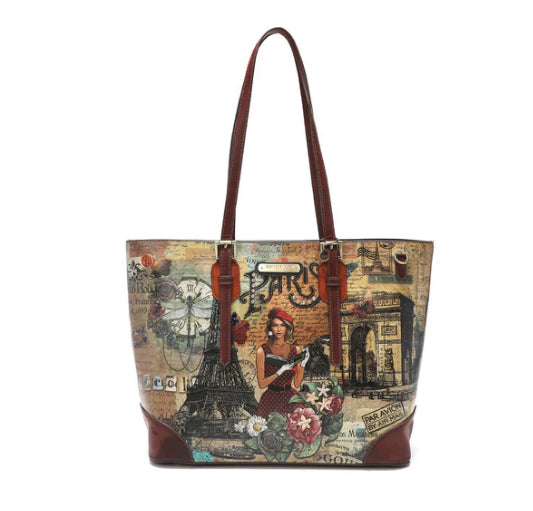 PARIS FASHION WEEK SHOPPER