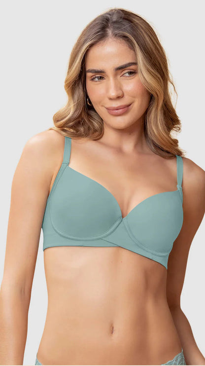 Bra with good coverage in neckline and back 
Maxi Support Bra 
Or more natural: 
Full Coverage Bra with Max Support 091086